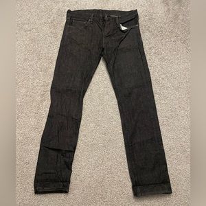 Levis Men’s Skinny Jeans. Size W 33 L 32. Color: Black